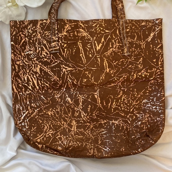 APD Designs Handmade Rose Gold Metallic Crinkled Tan Leather Tote - Picture 7 of 9